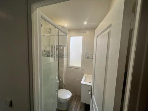 Quiet & bright studio 15min away from Paris - Tap to explore photos