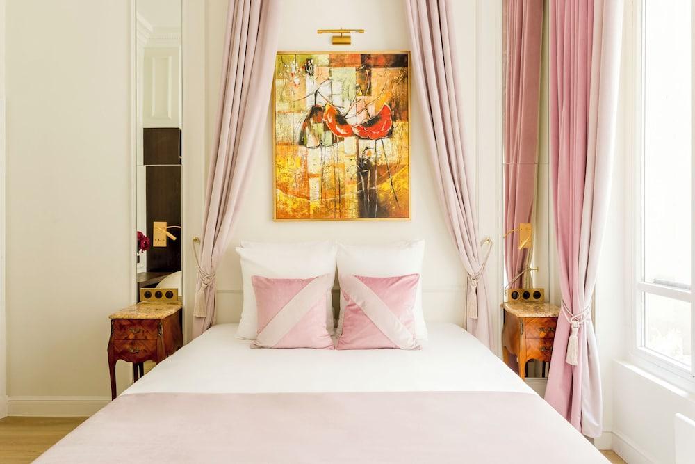 Merveil Luxury Suite - Louvre Marcel III - Tap to explore photos