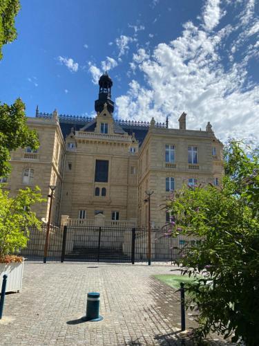 Paris-Eiffel, bienvenue -terrasse -Netflix