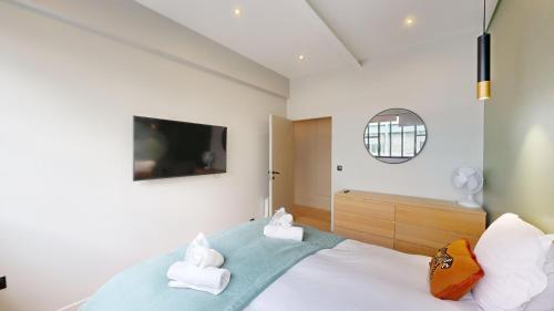 178 Suite Cesar - Superb apartment in Paris - Tap to explore photos