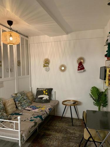 Paris Jolie studio cosy - Tap to explore photos