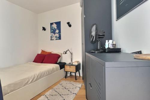 Bright 34 m ideally located in Paris - Tap to explore photos