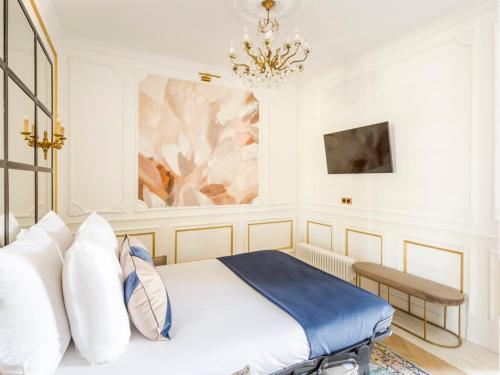 Merveil - Luxury Suite - Tour Eiffel - Bac I - Tap to explore photos