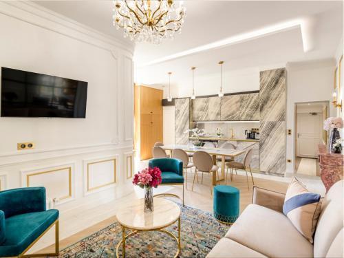 Merveil - Luxury Suite - Tour Eiffel - Bac I - Tap to explore photos