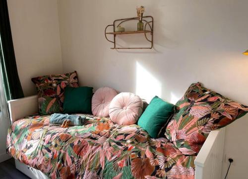 Charming Bright Sunny Studio near Canal St Martin