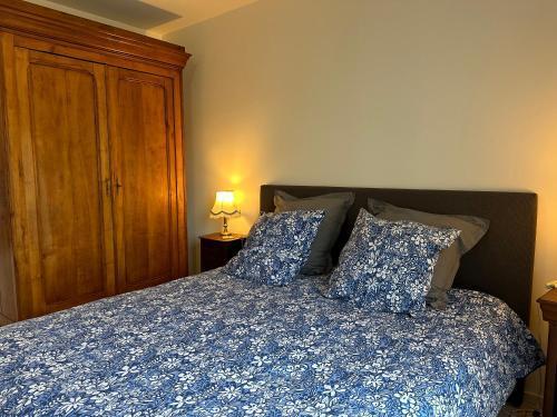 Charming flat just outside Paris w free Private Parking - Tap to explore photos