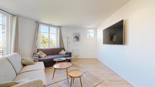 157 Suite Sacha - Superbe Duplex à Paris - Tap to explore photos