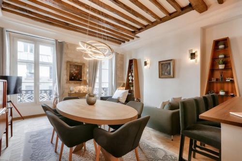 Luxurious 3BD with 3BR and AC - Tap to explore photos
