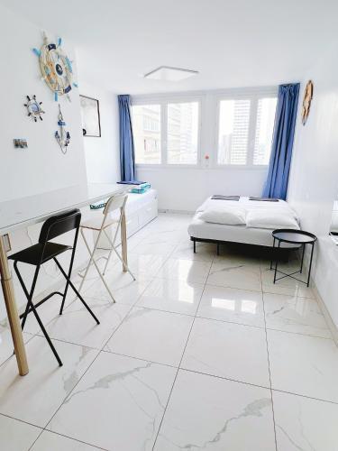 Apartment near subway and supermarket - Tap to explore photos