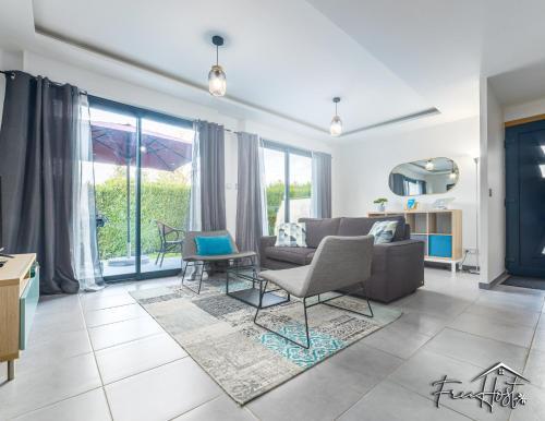 Magny's Oasis - DisneyLand 5min - Private Parking - Terrace & Garden - Tap to explore photos