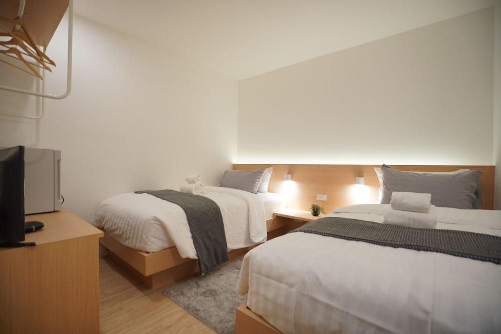 E11 Hotel - BTS Punnawithi Room Type - Superior Cabin with Twin Separate Bed (No Window)