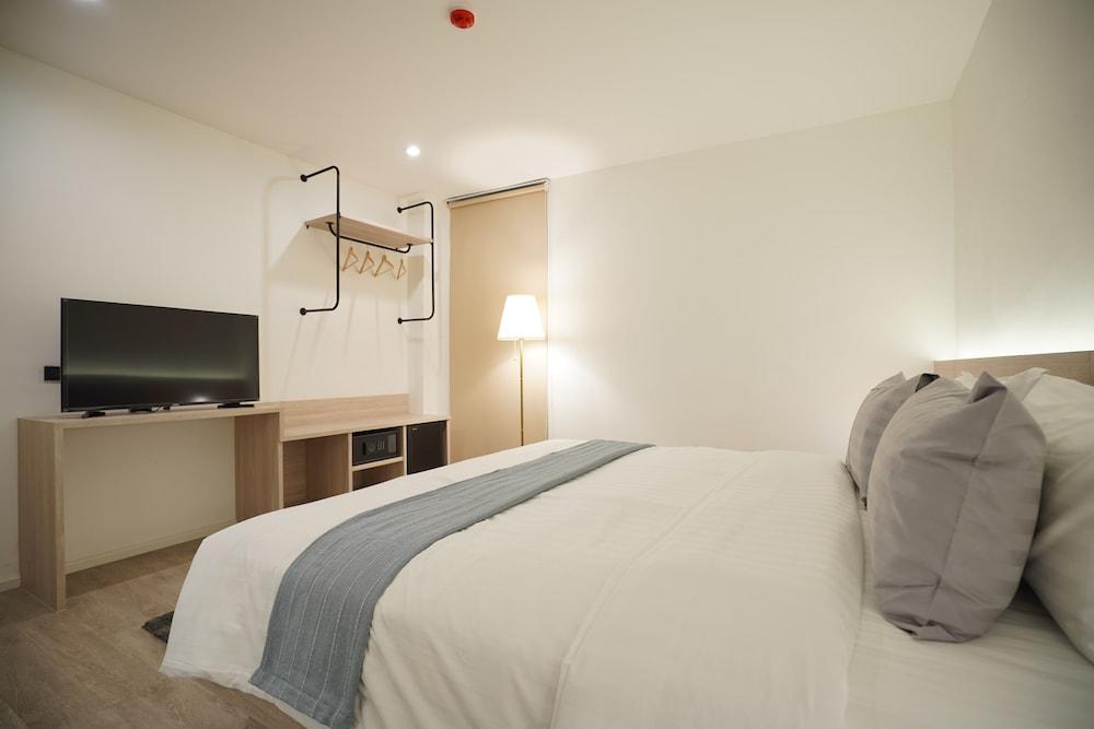 E11 Hotel - BTS Punnawithi Room Type - Superior Studio with Double Bed (No Window) E11 Hotel - BTS Punnawithi Room Type - Superior Studio with Double Bed (No Window)