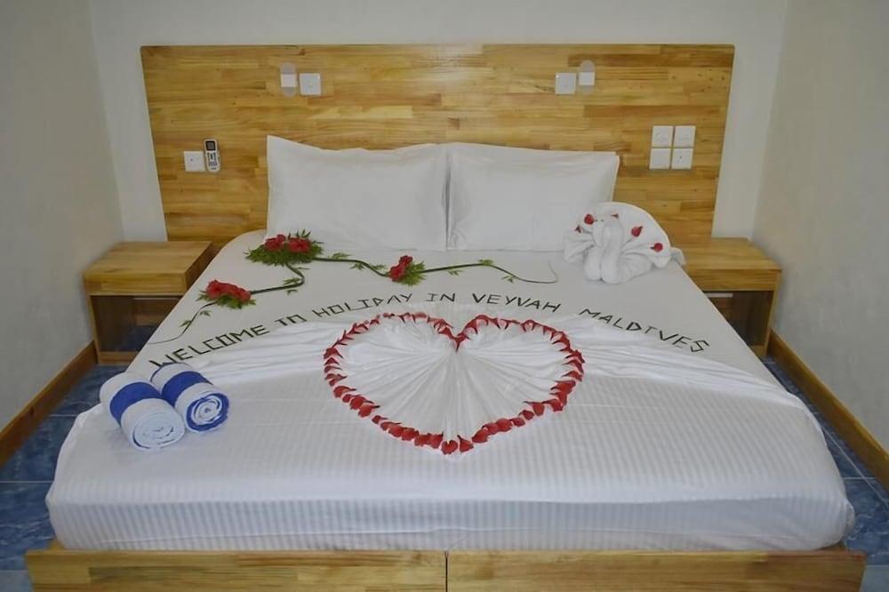 Veyvah Inn Maldives Room Type - Deluxe Double or Twin Room, 1 King Bed