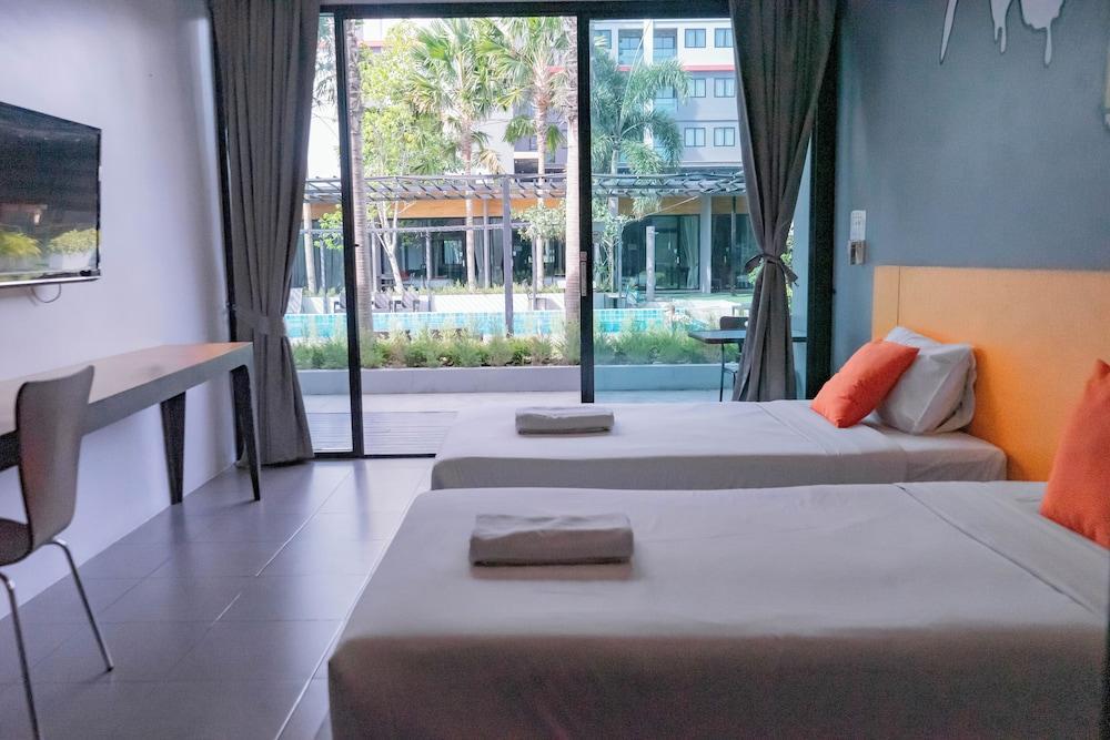 S Club & Hotel Room Type - Deluxe Twin Room with Pool View S Club & Hotel Room Type - Deluxe Twin Room with Pool View