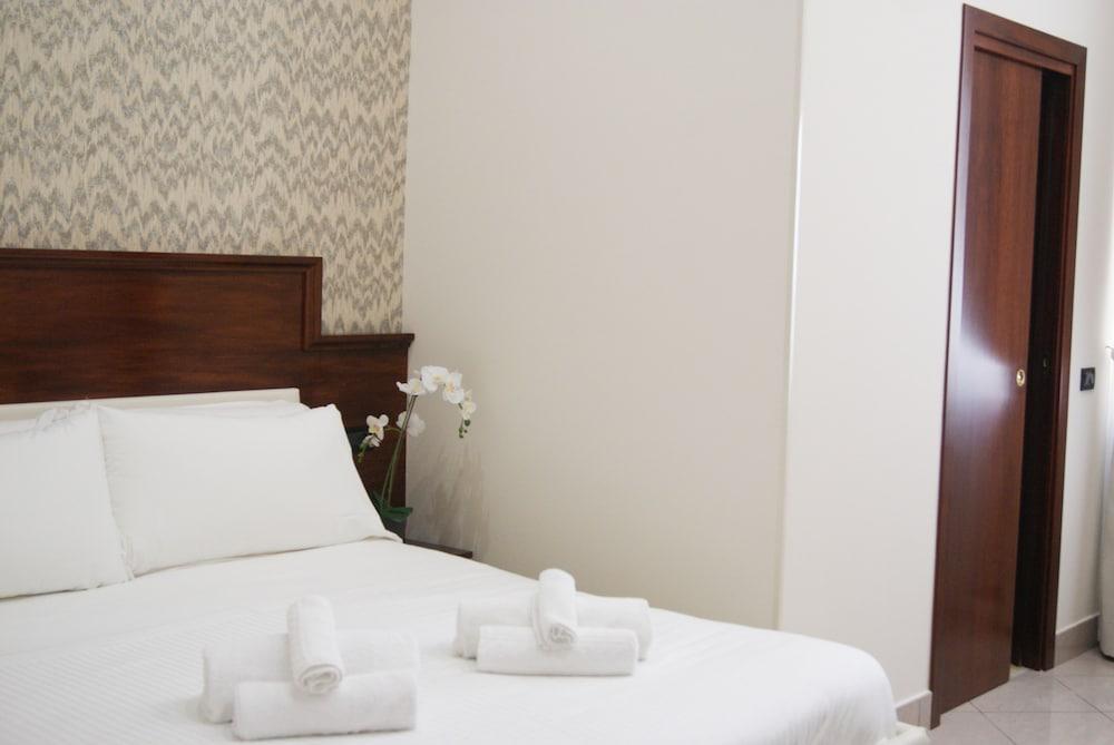 Monti 66 Hotel Room Type - Deluxe Room, 1 Double Bed