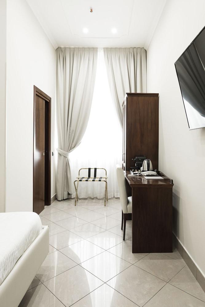 Monti 66 Hotel - Tap to explore photos