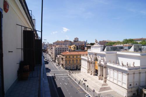 Glam Luxury Rome - Tap to explore photos