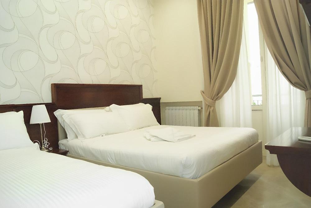 Esposizione Boutique Room Type - Triple Room, Balcony