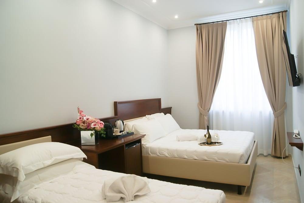 Esposizione Boutique Room Type - Triple Room, City View