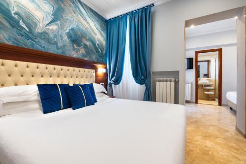 Esposizione Luxury Rome - Tap to explore photos