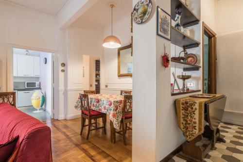 Charming Mazzini Apartment - Tap to explore photos