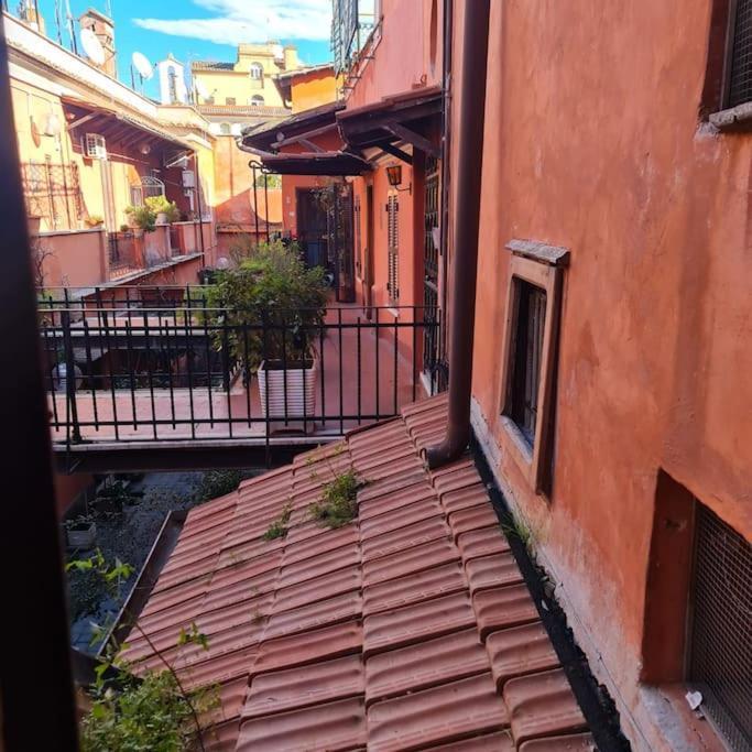 Julia nel cuore di Trastevere
