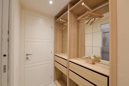 San Pietro Moonlight Luxury Apartment - Tap to explore photos