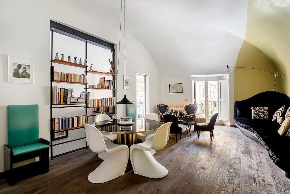 Luxury Two Bedroom House Trastevere - Tap to explore photos