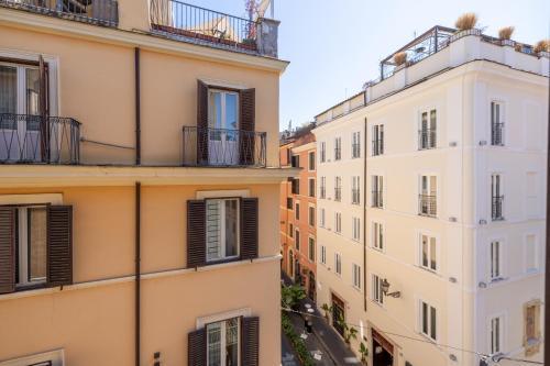 CHARMING APARTMENT AT SPANISH STEPS, no elevator - Tap to explore photos