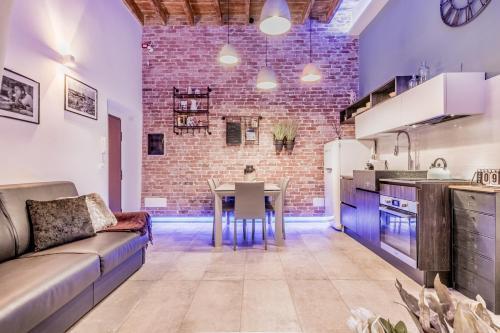TH Trastevere Luxury-S.Cosimato 2bd-2bt - Tap to explore photos