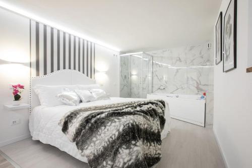 My Piazza Navona Jacuzzi Suite - Top Collection - Tap to explore photos
