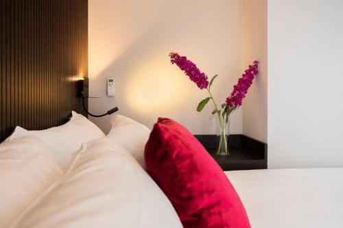Piazza di Spagna 66 Luxury Apartment - Maison D'Art Collection - Tap to explore photos