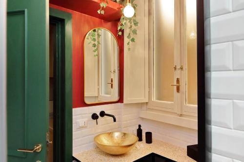 YCH-Bright Suite Navona - Tap to explore photos