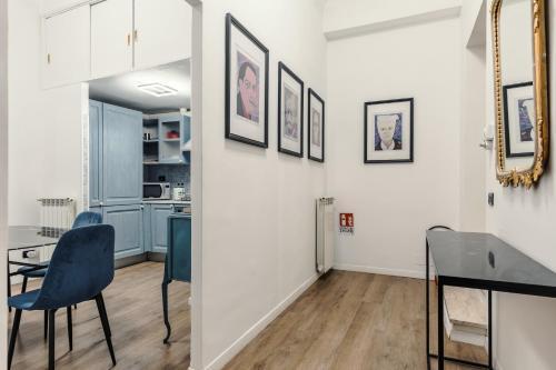 Apartment by the Pantheon with two Bedroom 2 bathroom - Tap to explore photos