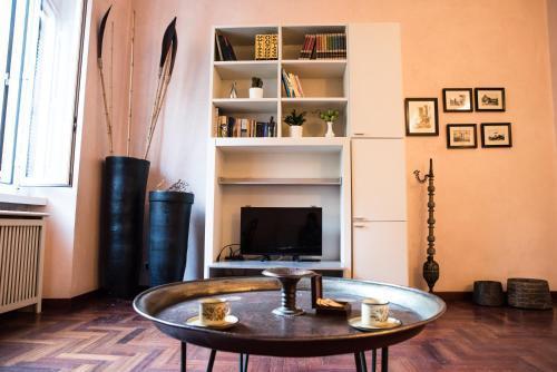 Porta Latina Apartment - Tap to explore photos