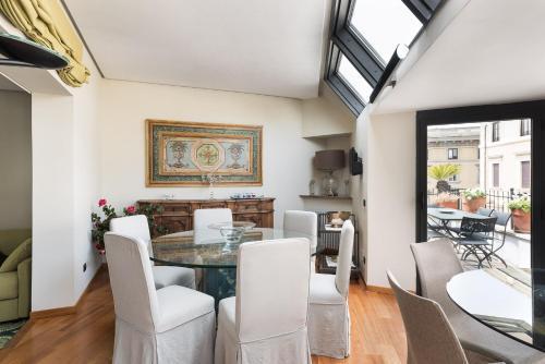 Idyllia - Penthouse in Navona Area - Tap to explore photos