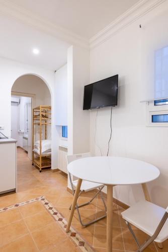 Elle Cavour Apartment - Tap to explore photos