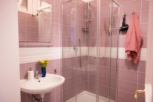 TrastevereHome - Castaldi House Trastevere & Testaccio - Tap to explore photos