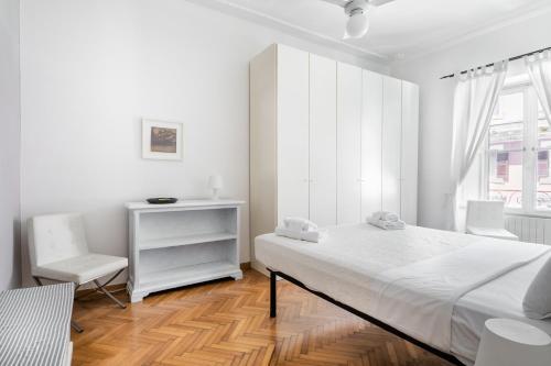 Sunny flat near Villa Borghese