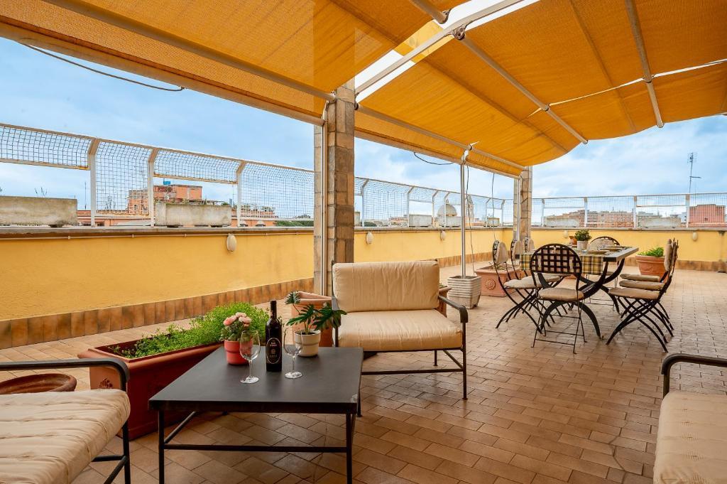 La Terrazza di Paola San Giovanni - Tap to explore photos