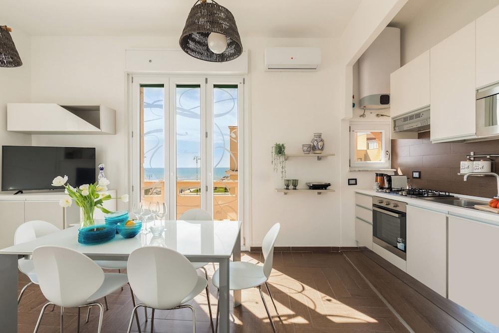 Beach Apartment Room Type - Deluxe Apartment, 3 Bedrooms, Balcony, Sea View