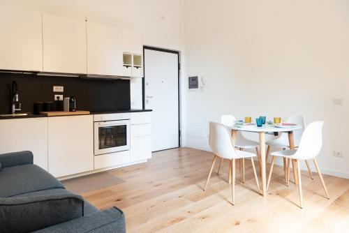 Designer Apartment Via Nazionale - Tap to explore photos