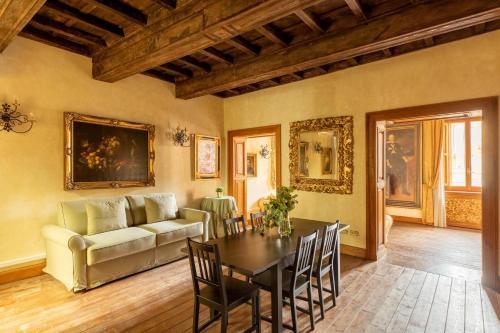 iFlat Exclusive 18th Century Residence at Trevi Fountain - Tap to explore photos