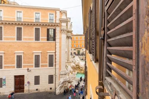 iFlat Exclusive 18th Century Residence at Trevi Fountain