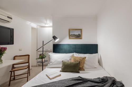 Basic Studio - 350 m far from Fontana di Trevi - Tap to explore photos