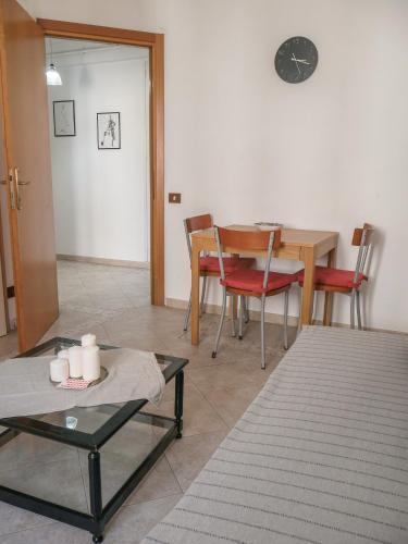 Modern 1 Bedroom near metro - Tap to explore photos