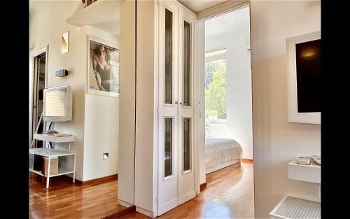 Charming mini apartment near Vatican with parking - Tap to explore photos