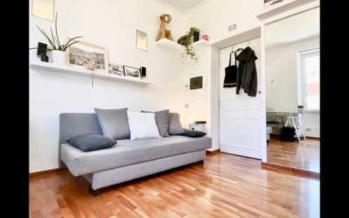 Charming mini apartment near Vatican with parking - Tap to explore photos