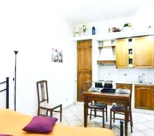Studio with wifi at Roma - Tap to explore photos
