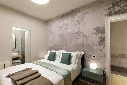 Viam 16b Suites - Tap to explore photos
